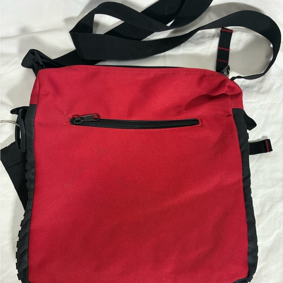 Very unique red nylon bag with huge working zipper accents - Picture 10 of 15